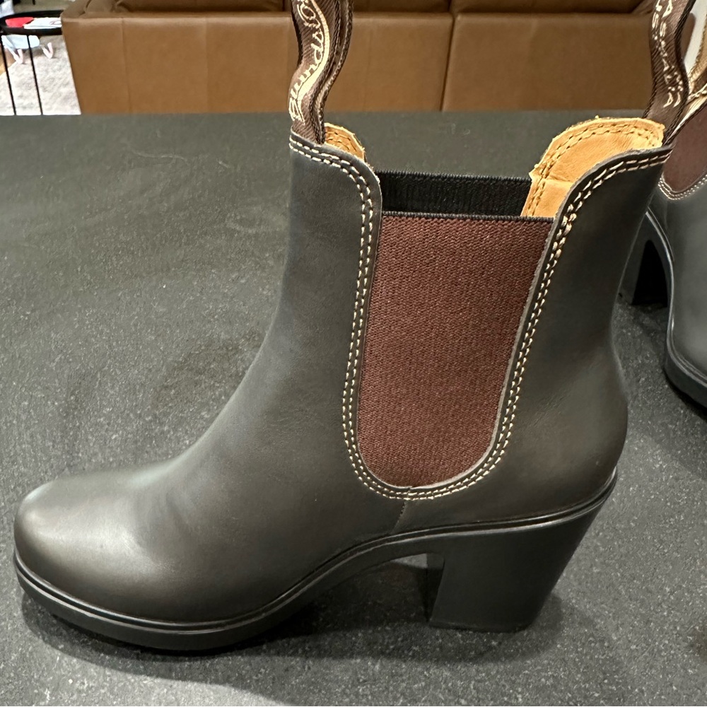 Blundstone Stout brown Heeled Chelsea Boots - Picture 3 of 9